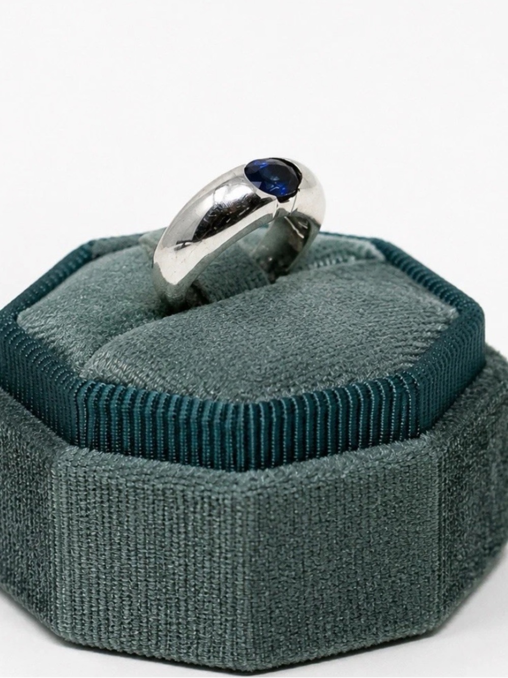 Vintage 18K White Gold Dome Pinkie Ring Blue Sapphire .80ct Size 4 6.5mm